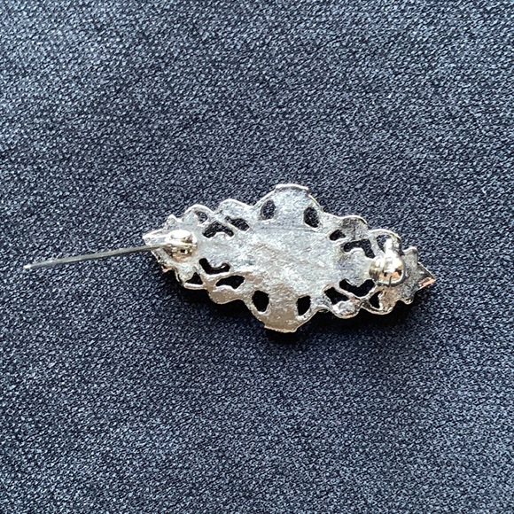 Silver toned filigree brooch - Picture 2 of 3